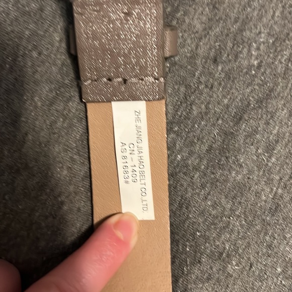 Tan women’s belt size Medium - Picture 5 of 5